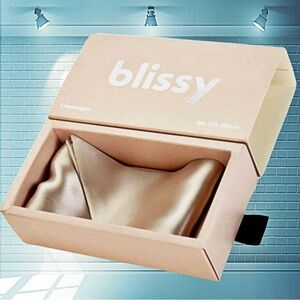 2 Blissy Silk Pillowcase 1 White. 1 Champagne